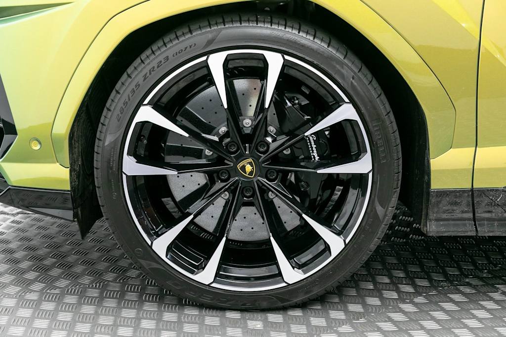 Thumbnail: 2022 Lamborghini Urus - 8