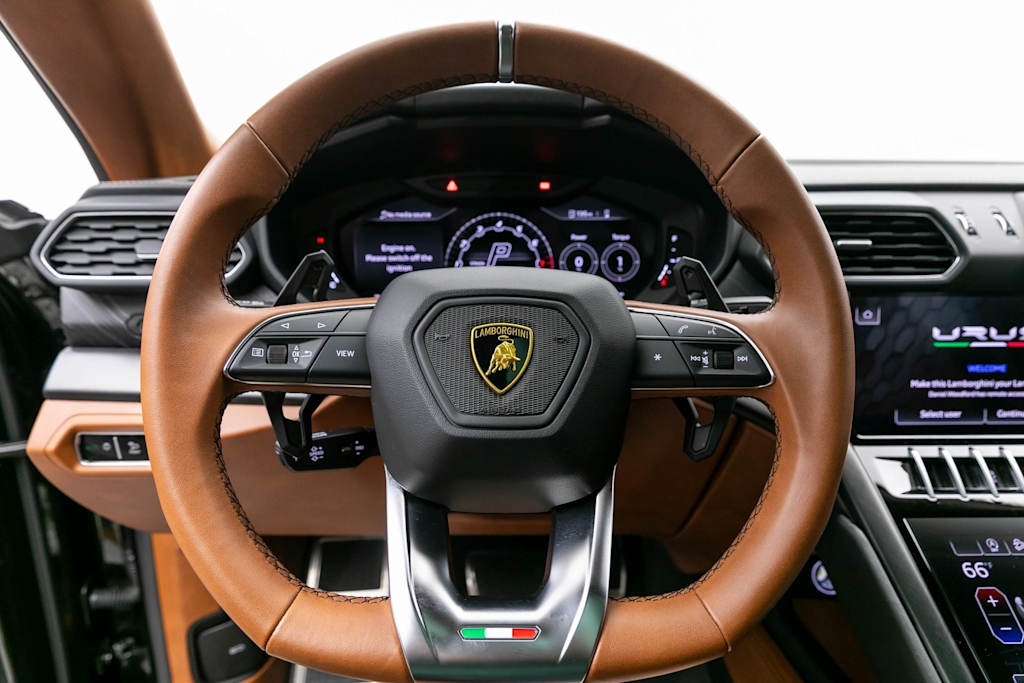 Thumbnail: 2022 Lamborghini Urus - 10