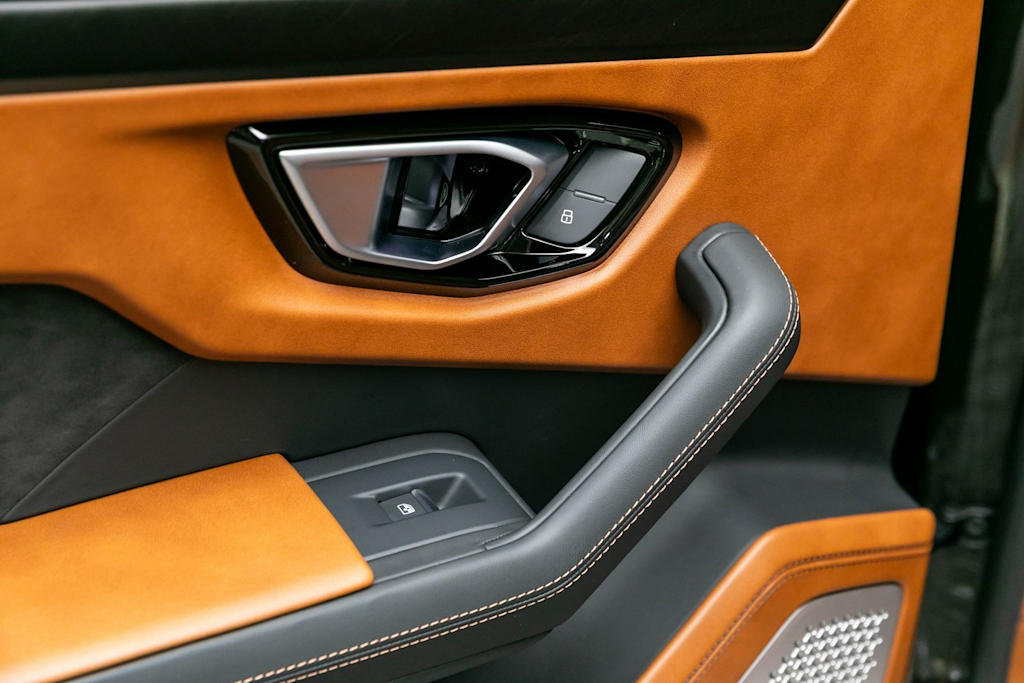 Thumbnail: 2022 Lamborghini Urus - 45
