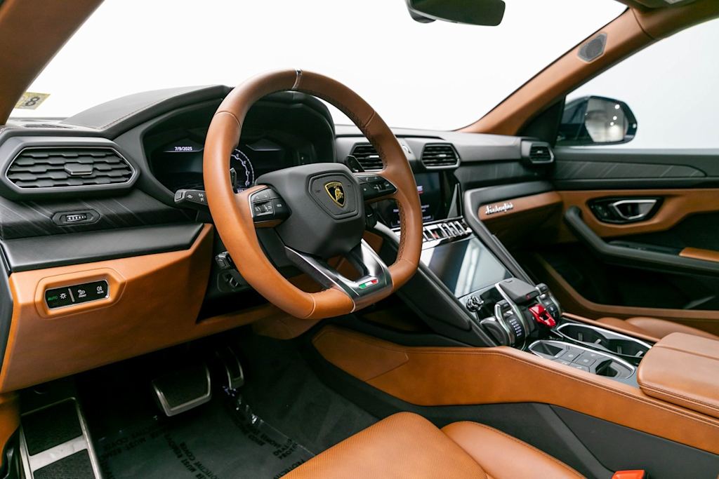 Thumbnail: 2022 Lamborghini Urus - 2