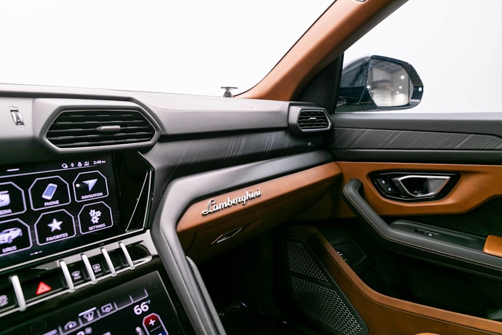 Thumbnail: 2022 Lamborghini Urus - 14