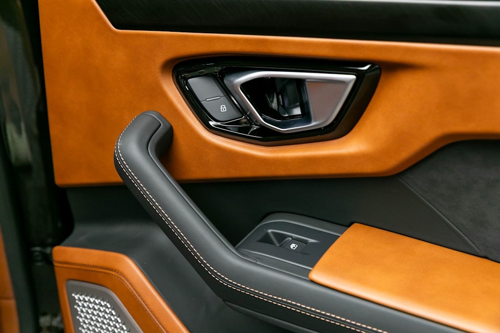 Thumbnail: 2022 Lamborghini Urus - 50