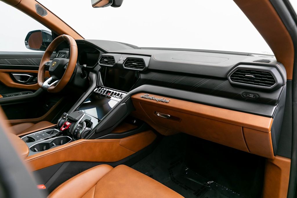 Thumbnail: 2022 Lamborghini Urus - 15
