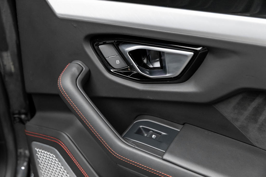 Thumbnail: 2019 Lamborghini Urus - 44