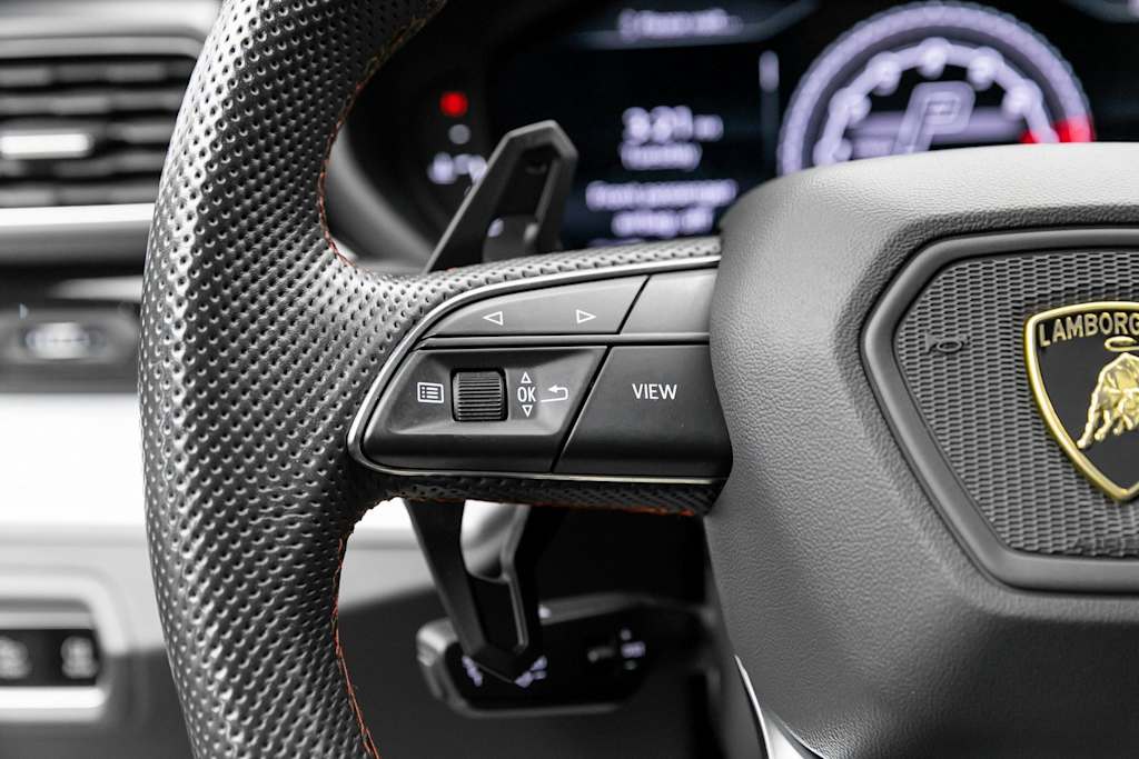 Thumbnail: 2019 Lamborghini Urus - 32