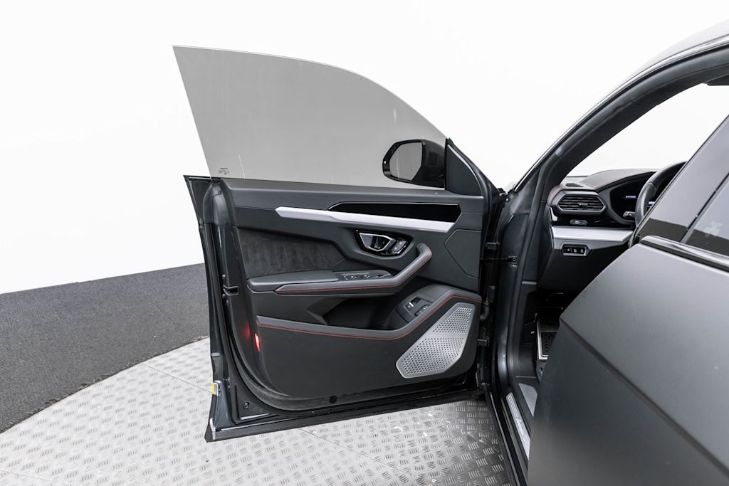 Thumbnail: 2019 Lamborghini Urus - 23