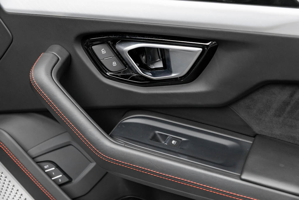Thumbnail: 2019 Lamborghini Urus - 47