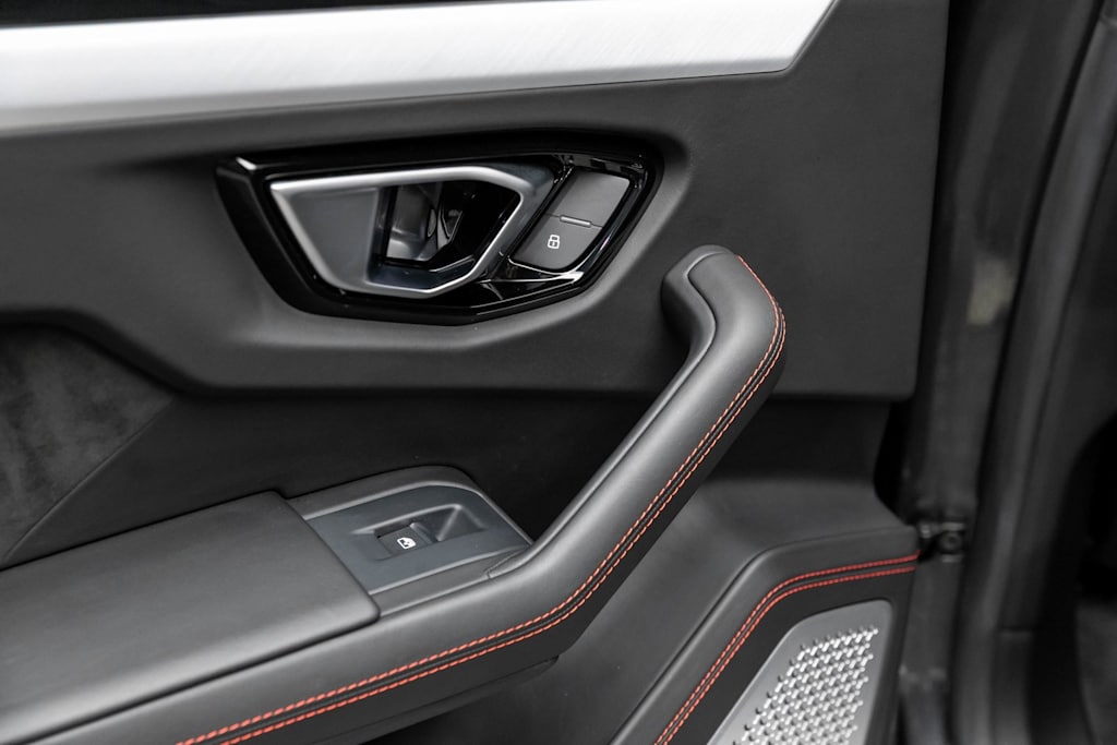 Thumbnail: 2019 Lamborghini Urus - 40