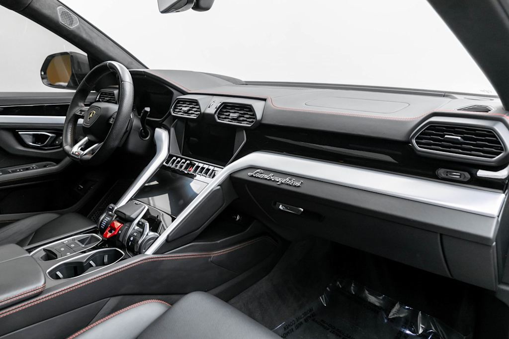 Thumbnail: 2019 Lamborghini Urus - 14