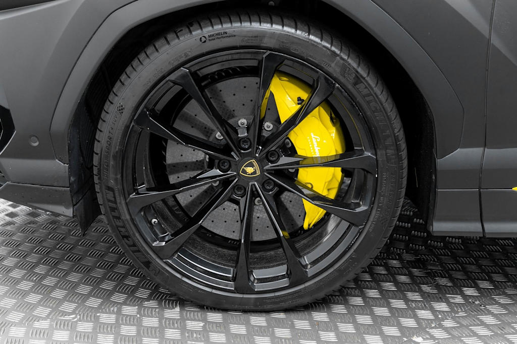 Thumbnail: 2019 Lamborghini Urus - 8