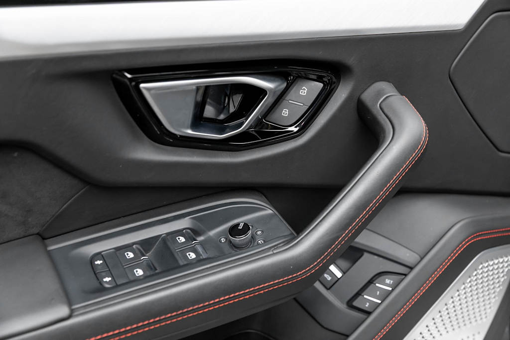 Thumbnail: 2019 Lamborghini Urus - 24