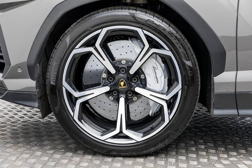 Thumbnail: 2022 Lamborghini Urus - 7