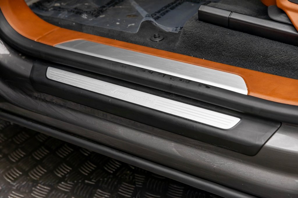 Thumbnail: 2022 Lamborghini Urus - 32