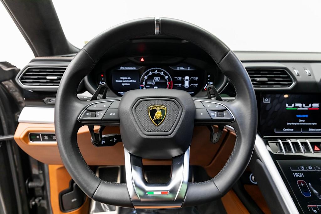 Thumbnail: 2022 Lamborghini Urus - 9