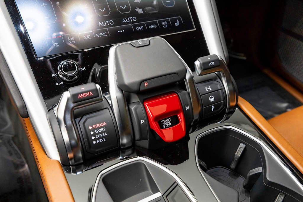 Thumbnail: 2022 Lamborghini Urus - 15