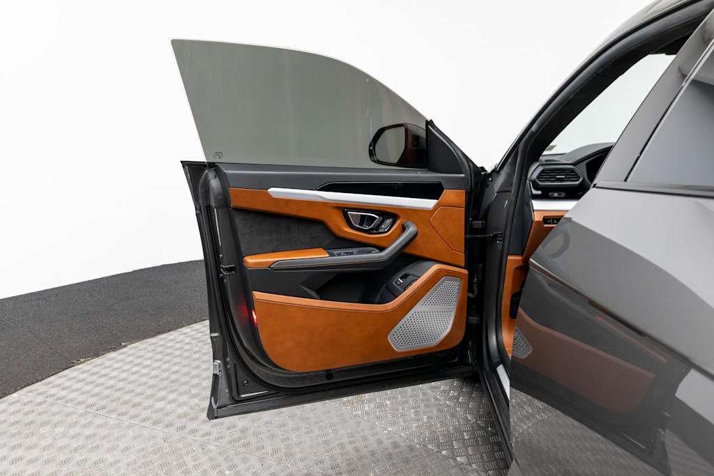 Thumbnail: 2022 Lamborghini Urus - 27