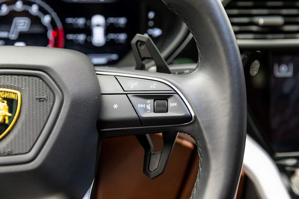 Thumbnail: 2022 Lamborghini Urus - 38