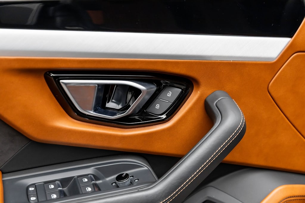 Thumbnail: 2022 Lamborghini Urus - 28