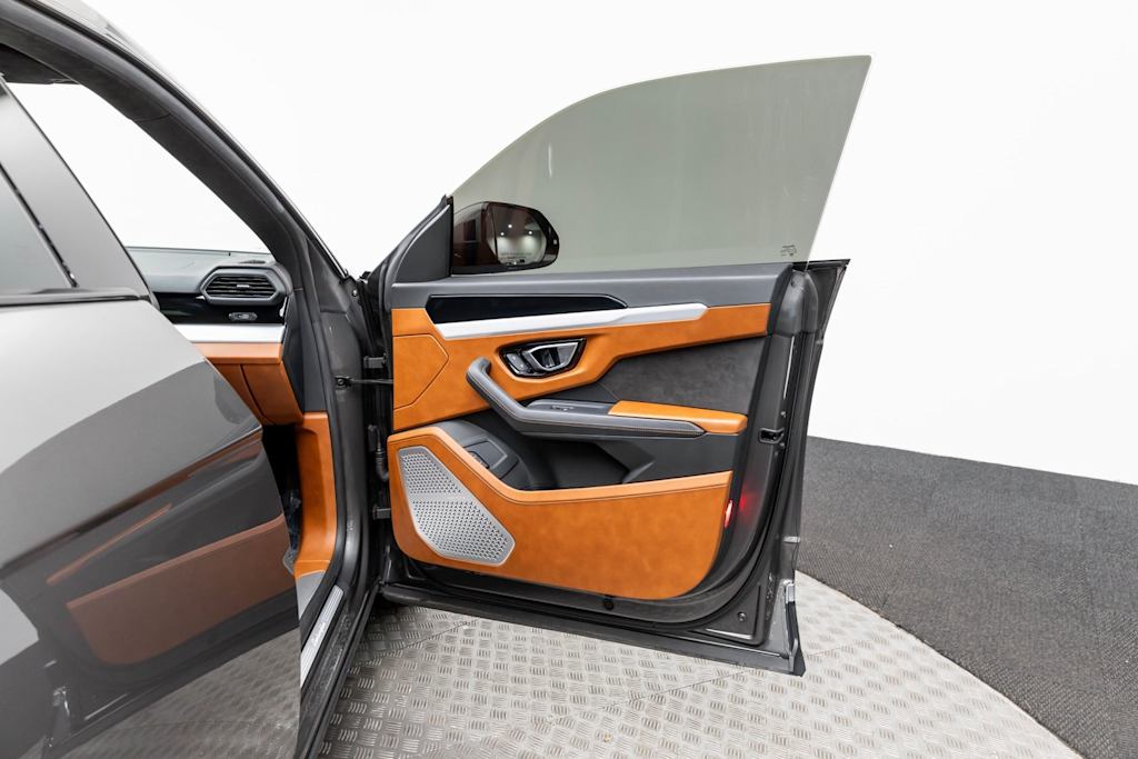 Thumbnail: 2022 Lamborghini Urus - 55