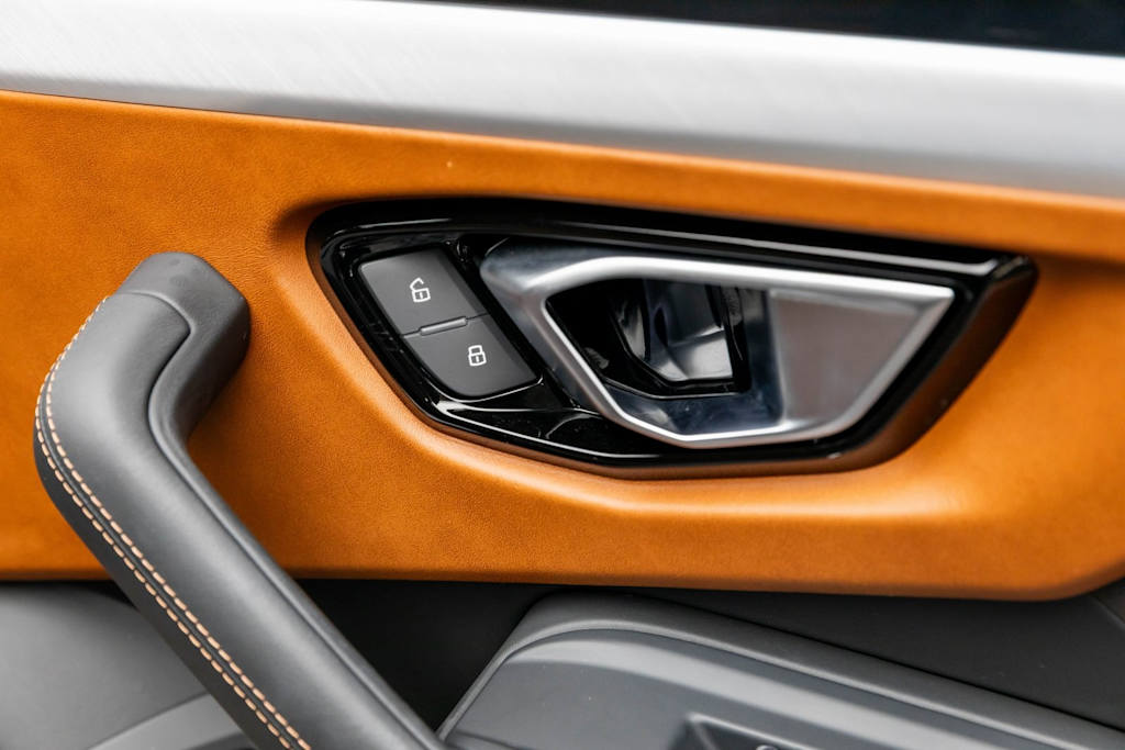 Thumbnail: 2022 Lamborghini Urus - 56