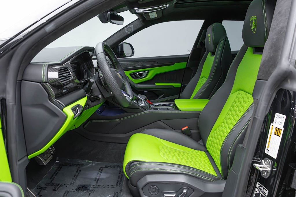 Thumbnail: 2022 Lamborghini Urus - 10