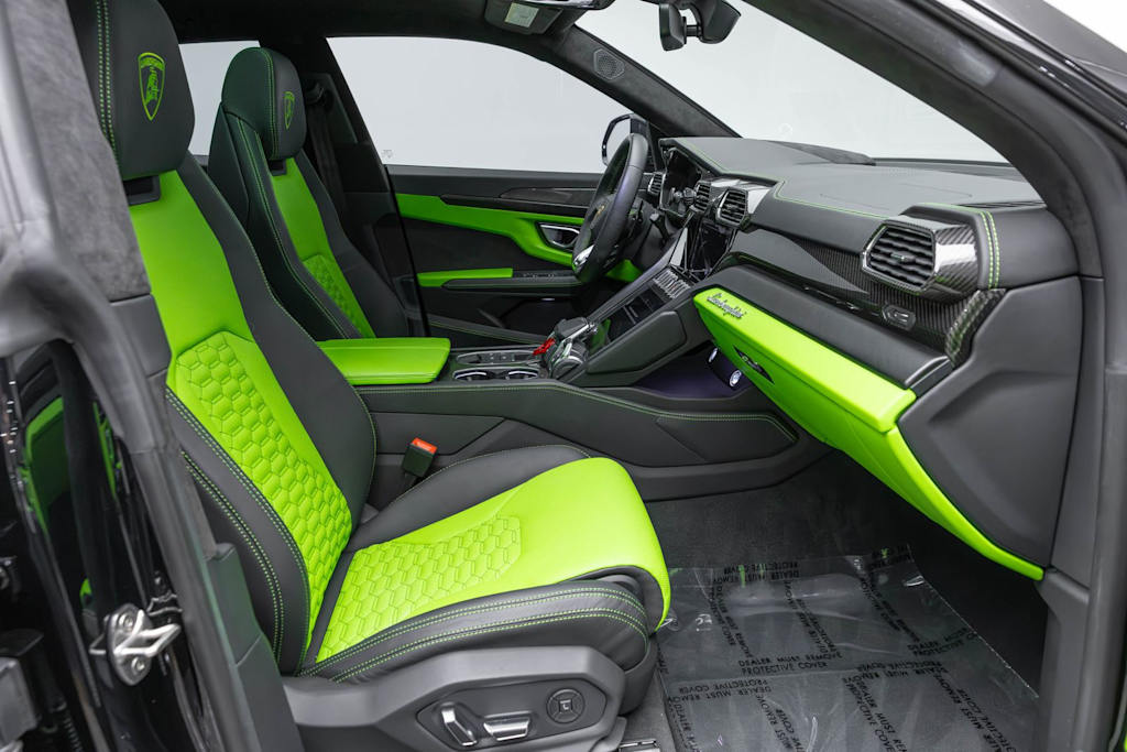 Thumbnail: 2022 Lamborghini Urus - 11