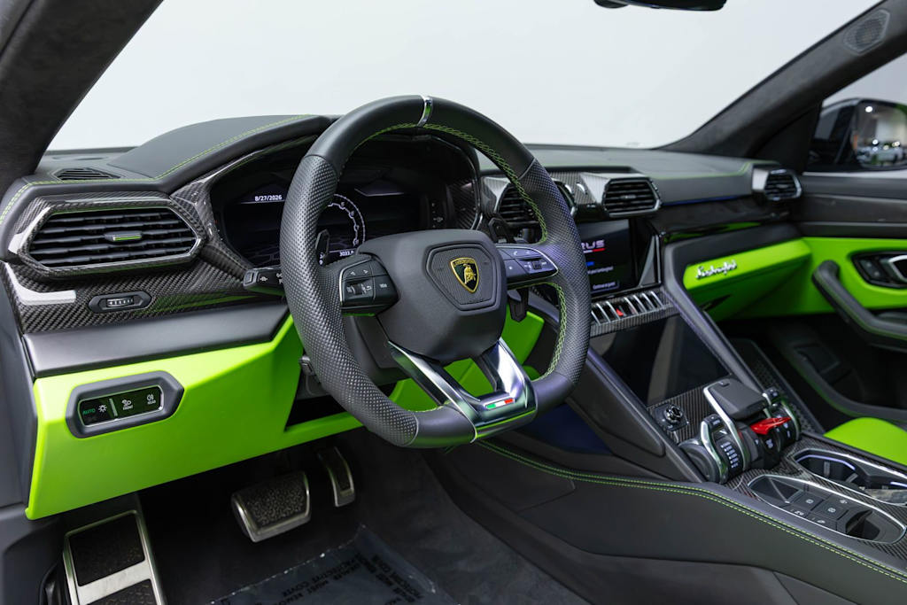 Thumbnail: 2022 Lamborghini Urus - 2