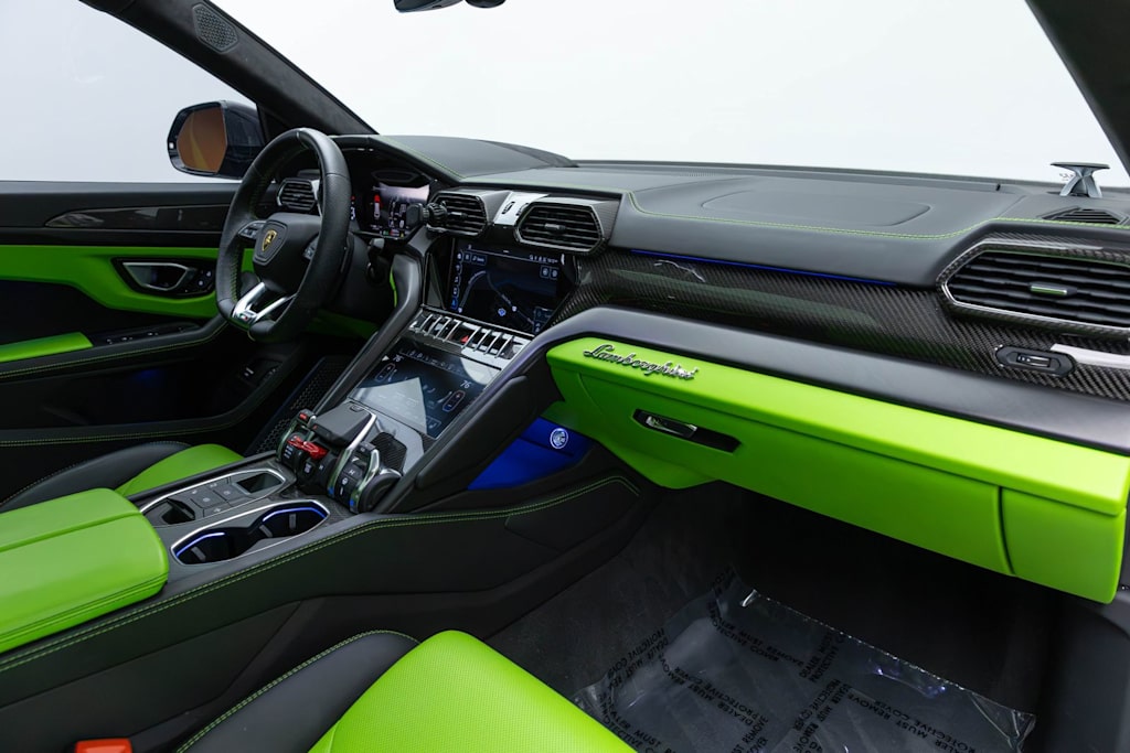 Thumbnail: 2022 Lamborghini Urus - 13