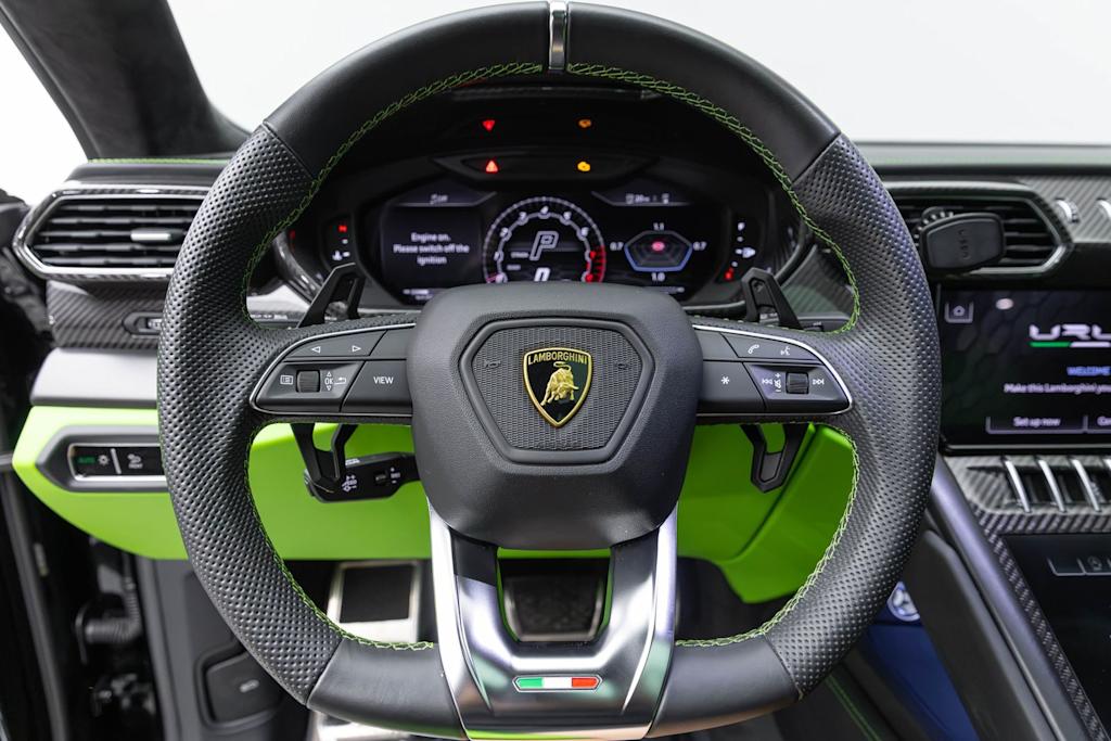 Thumbnail: 2022 Lamborghini Urus - 9