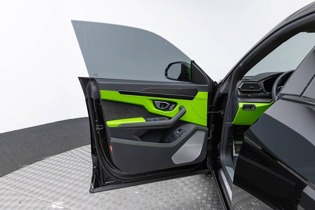 Thumbnail: 2022 Lamborghini Urus - 24