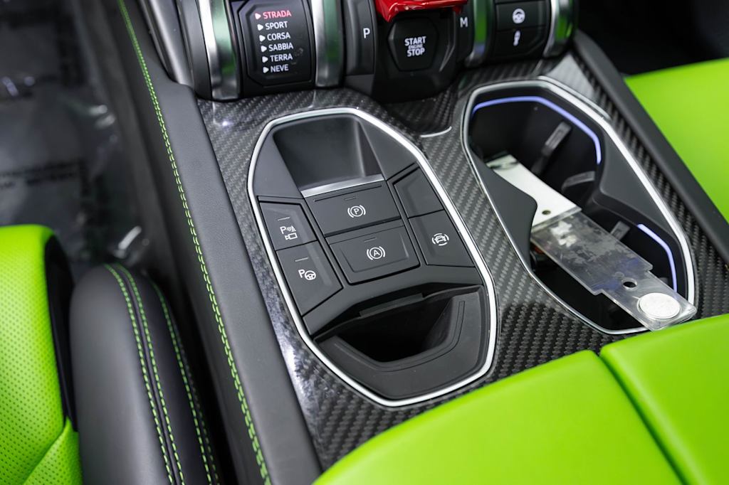 Thumbnail: 2022 Lamborghini Urus - 37