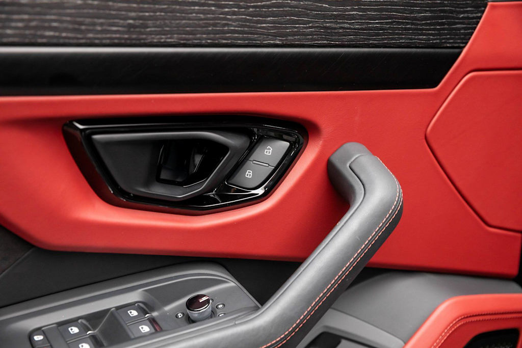 Thumbnail: 2023 Lamborghini Urus - 29