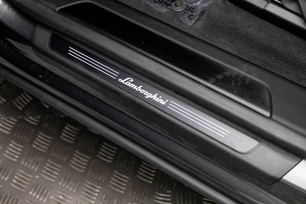 Thumbnail: 2023 Lamborghini Urus - 33