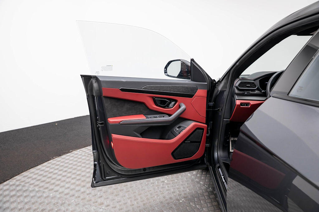 Thumbnail: 2023 Lamborghini Urus - 28