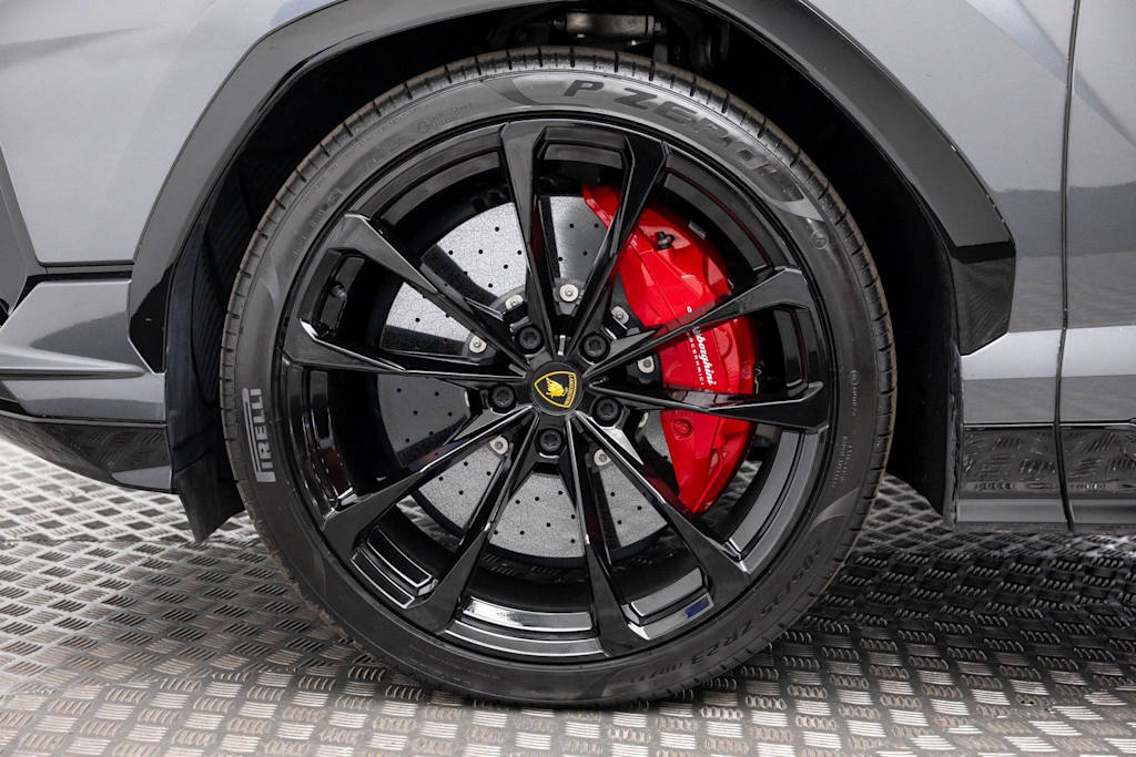 Thumbnail: 2023 Lamborghini Urus - 7