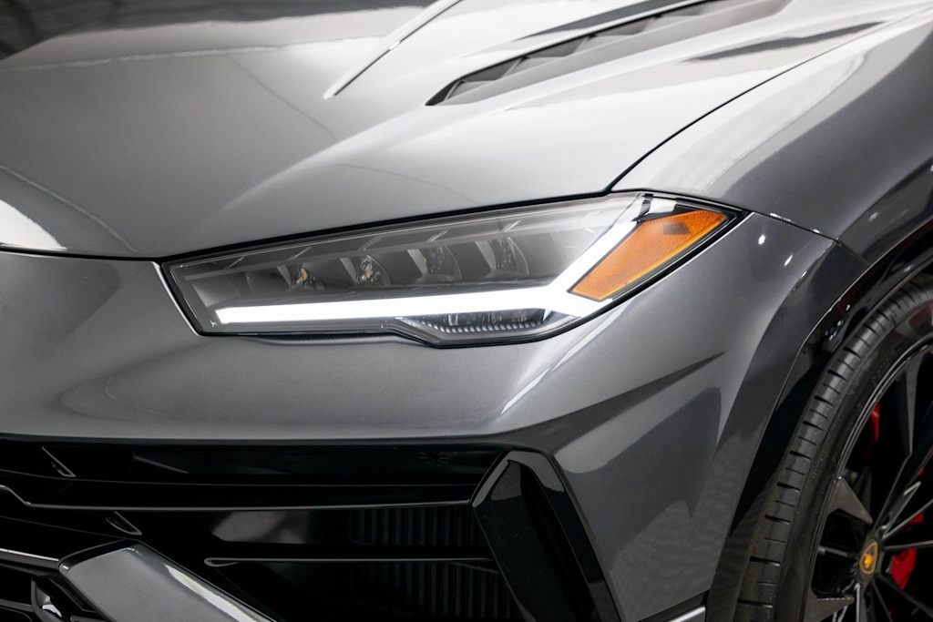 Thumbnail: 2023 Lamborghini Urus - 60