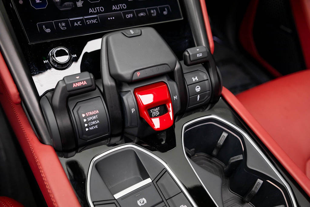 Thumbnail: 2023 Lamborghini Urus - 16