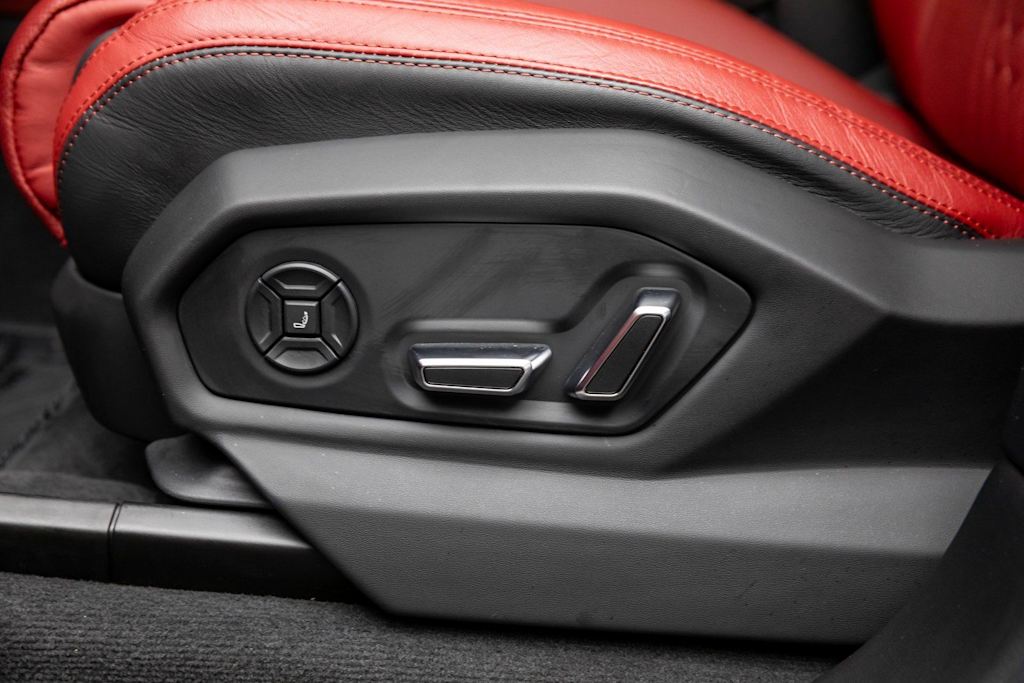 Thumbnail: 2023 Lamborghini Urus - 34