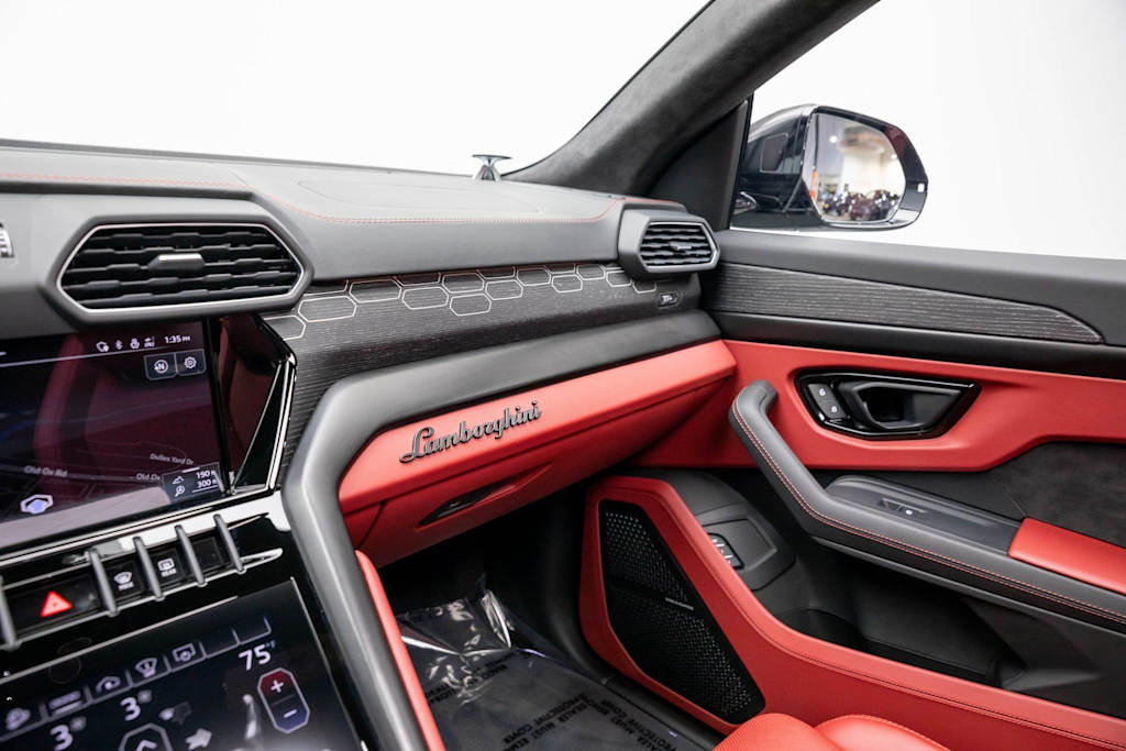 Thumbnail: 2023 Lamborghini Urus - 13