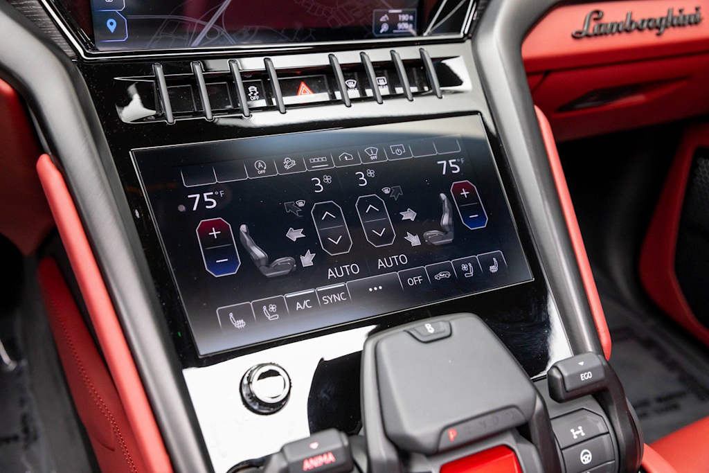 Thumbnail: 2023 Lamborghini Urus - 40