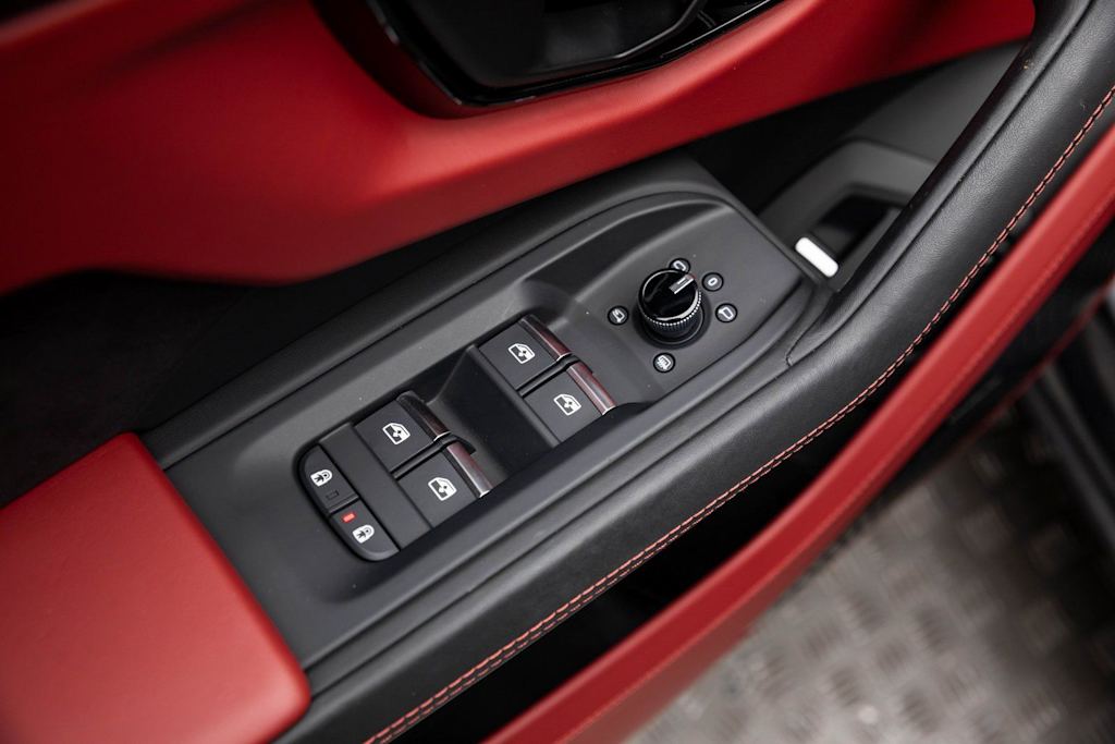 Thumbnail: 2023 Lamborghini Urus - 30