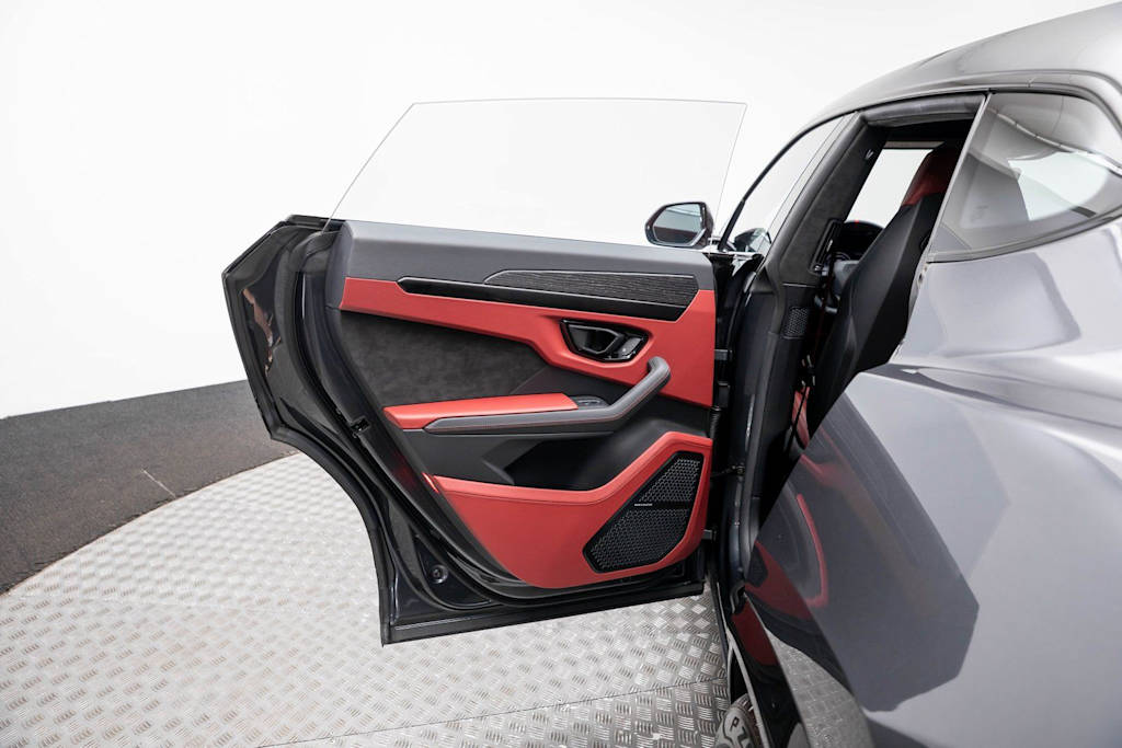 Thumbnail: 2023 Lamborghini Urus - 43