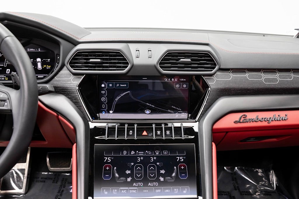 Thumbnail: 2023 Lamborghini Urus - 15