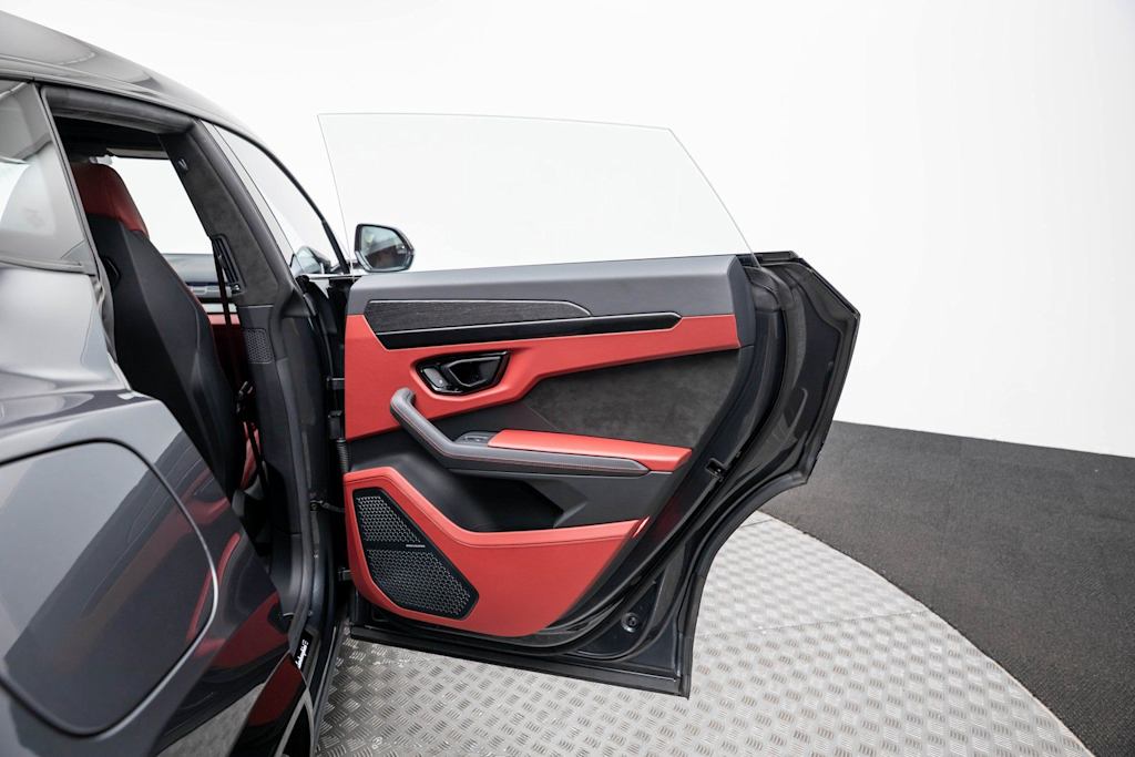 Thumbnail: 2023 Lamborghini Urus - 47