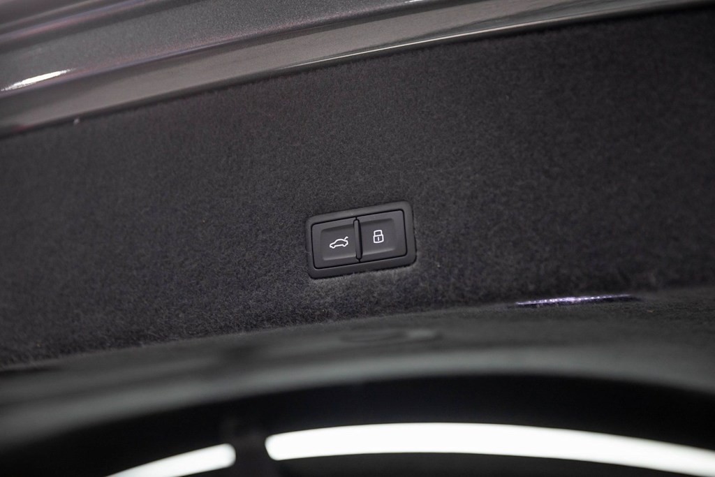 Thumbnail: 2023 Lamborghini Urus - 46