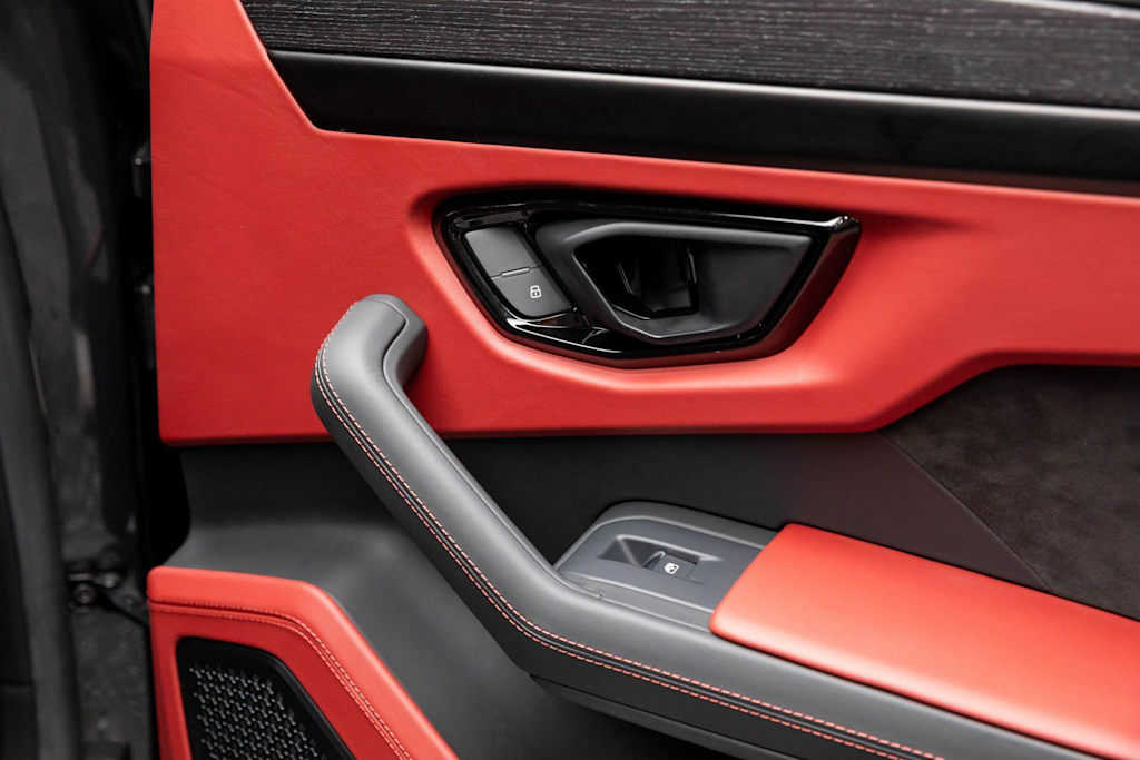 Thumbnail: 2023 Lamborghini Urus - 48