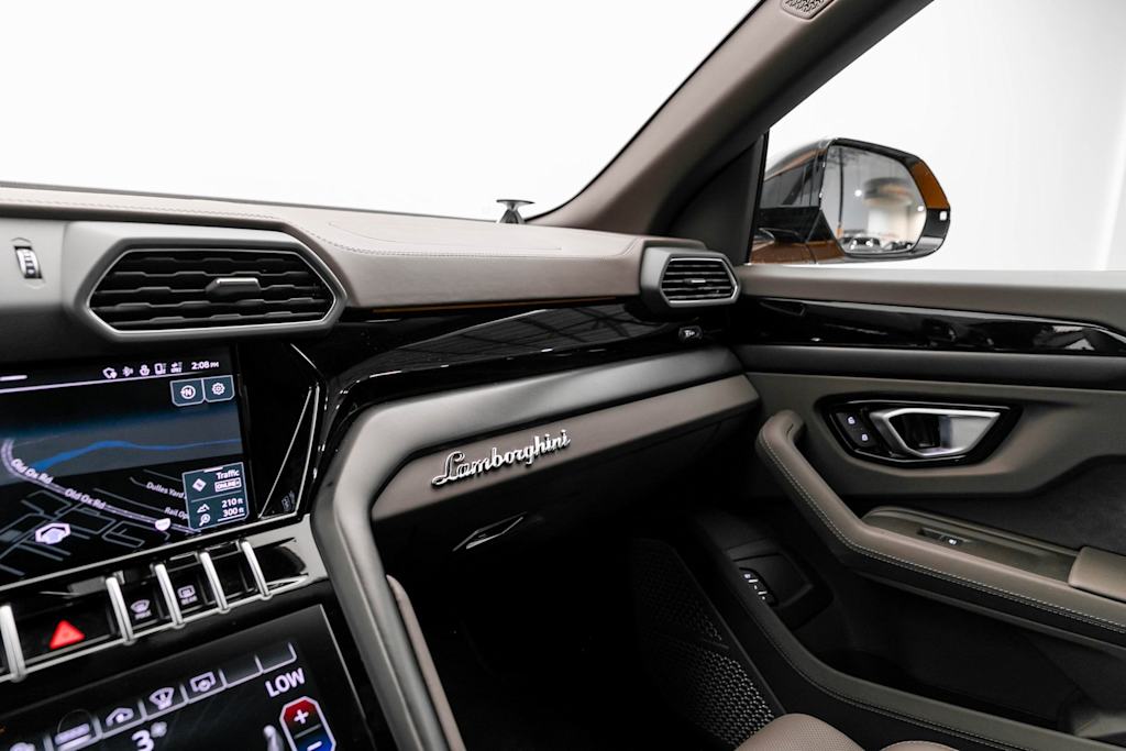 2024 Lamborghini Urus S 38