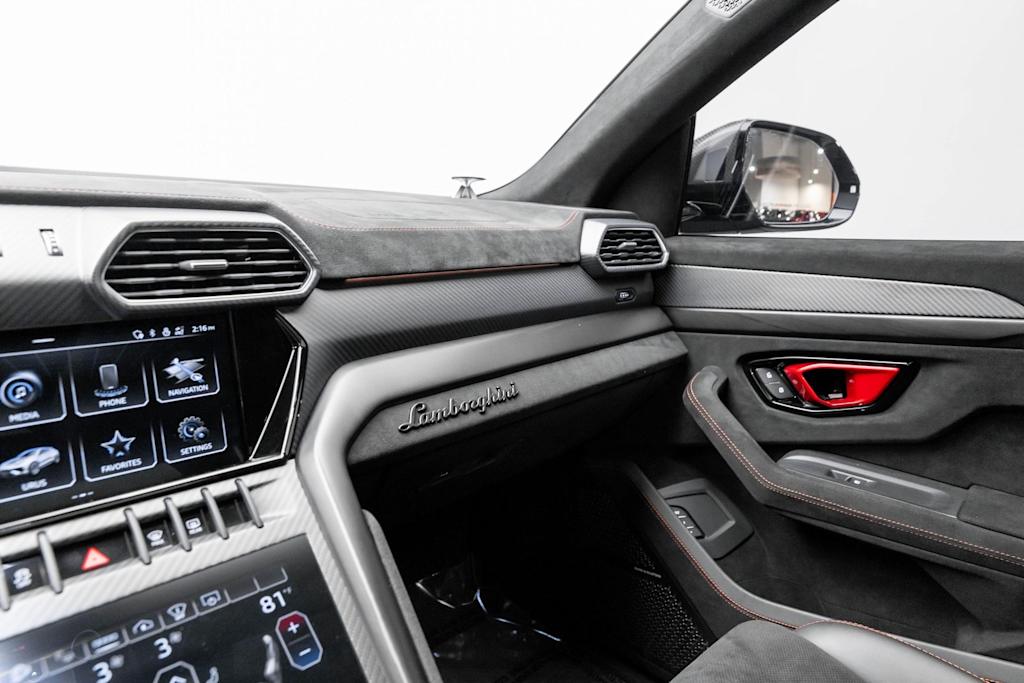 Thumbnail: 2023 Lamborghini Urus - 39
