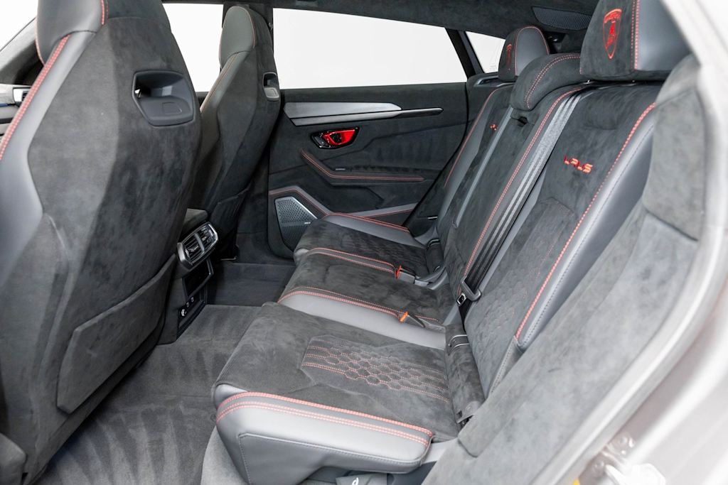 Thumbnail: 2023 Lamborghini Urus - 12