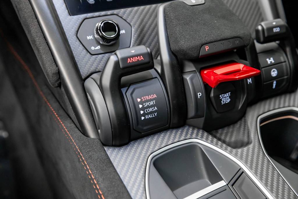 Thumbnail: 2023 Lamborghini Urus - 36